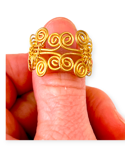 Woven statement ring with zig zag pattern made of brass - Sundara Joon