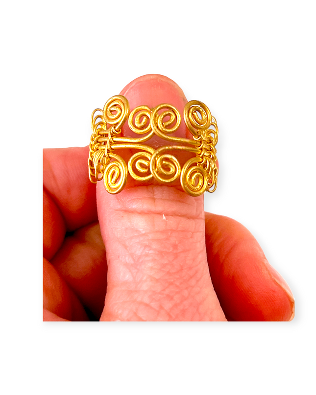 Woven statement ring with zig zag pattern made of brass - Sundara Joon