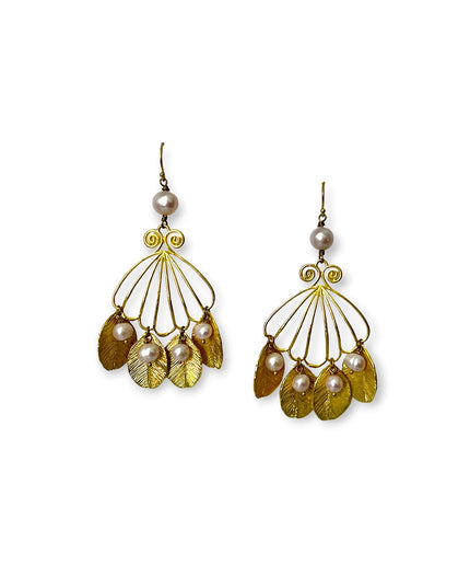 Botanic fan of pearls drop earrings for a floral look - Sundara Joon