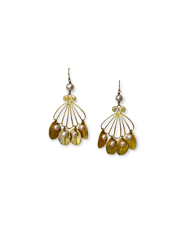 Botanic fan of pearls drop earrings for a floral look - Sundara Joon