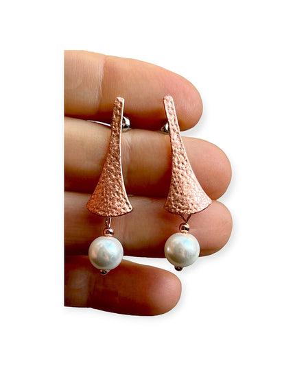 Copper drop earrings with pearl in a modern design - Sundara Joon