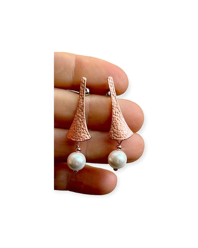 Copper drop earrings with pearl in a modern design - Sundara Joon