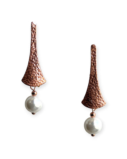 Copper drop earrings with pearl in a modern design - Sundara Joon