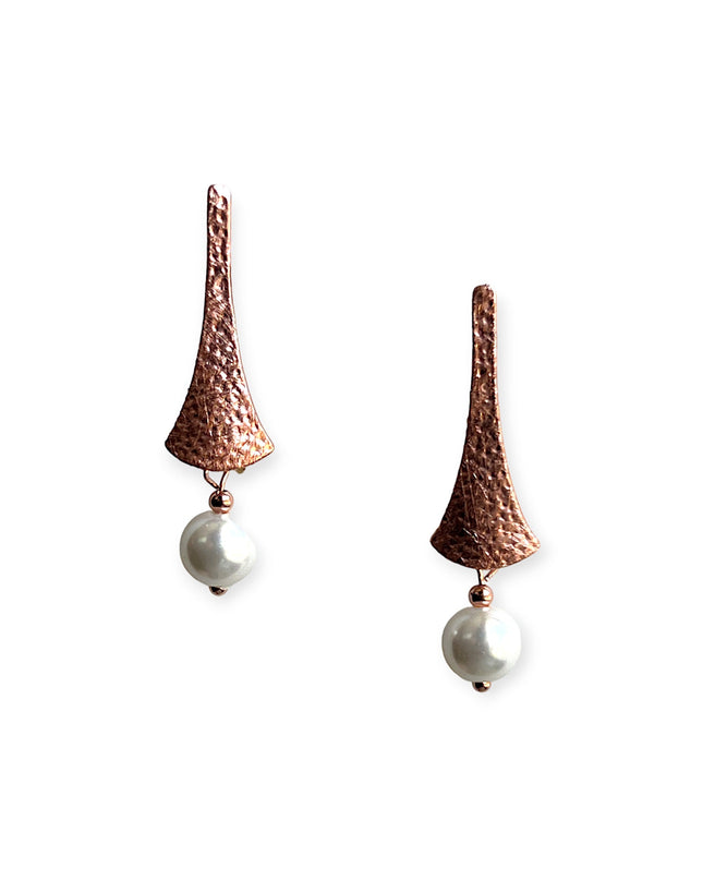 Copper drop earrings with pearl in a modern design - Sundara Joon