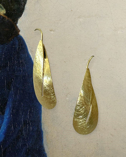 Leaf - like drop earrings with a modern feel - Sundara Joon