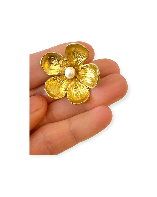 Pearl floral stud earrings - Sundara Joon