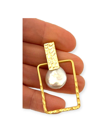 Pearl in a square earrings that deliver a modern touch - Sundara Joon