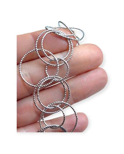 Shimmering interlocking necklace of silver rings - Sundara Joon