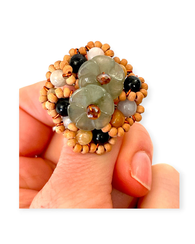 Bouquet of jade flowers ring with wooden beads - Sundara Joon