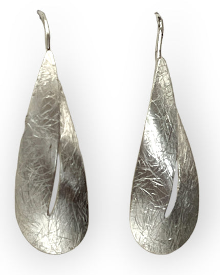 Leaf-like drop earrings with a modern feel - Sundara Joon