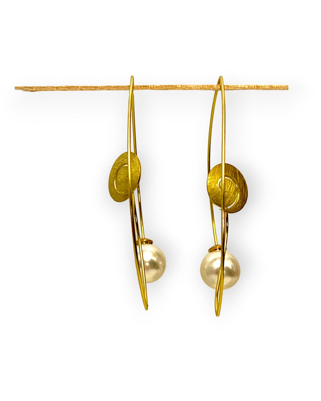 Modern drop pearl statement earringsSundara Joon