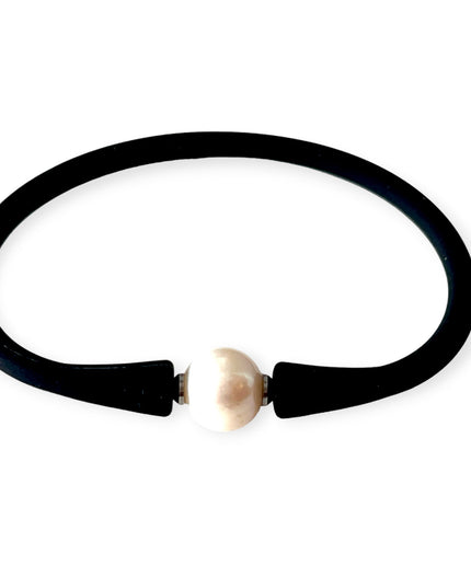 Simple and striking pearl bracelet lends a modern vibe  - Sundara Joon