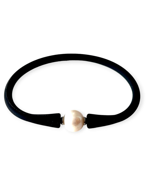 Simple and striking pearl bracelet lends a modern vibe  - Sundara Joon