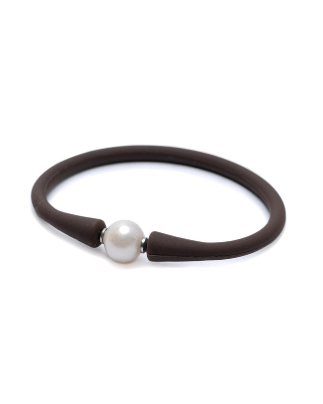 Simple and striking pearl bracelet lends a modern vibe  - Sundara Joon