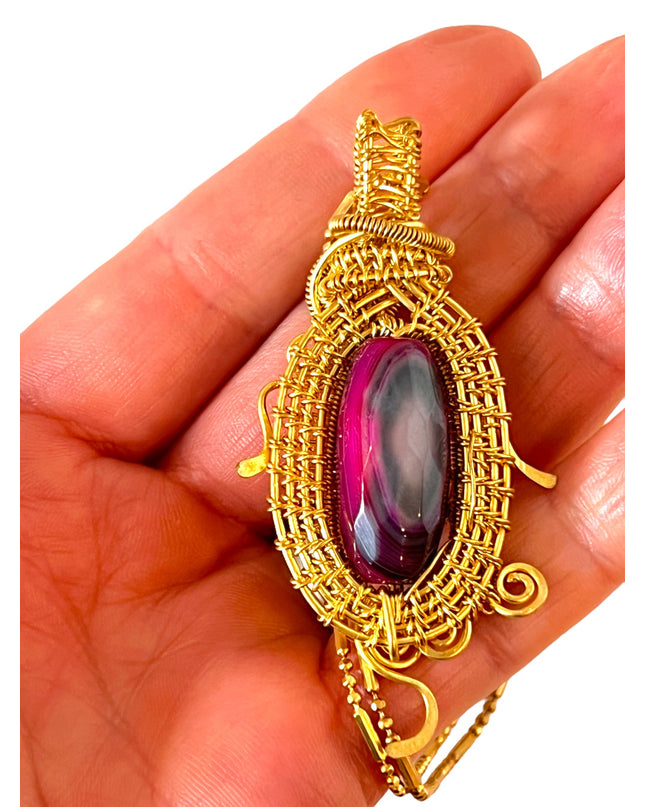 Woven oval agate pendant necklace with warm rich colors - Sundara Joon